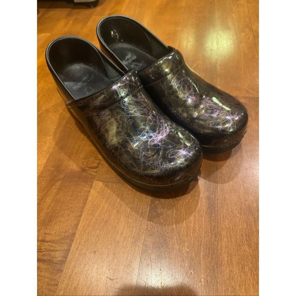 Dansko Professional Clogs Womens EU 42 Black Abstract Patent Nurse Shoes